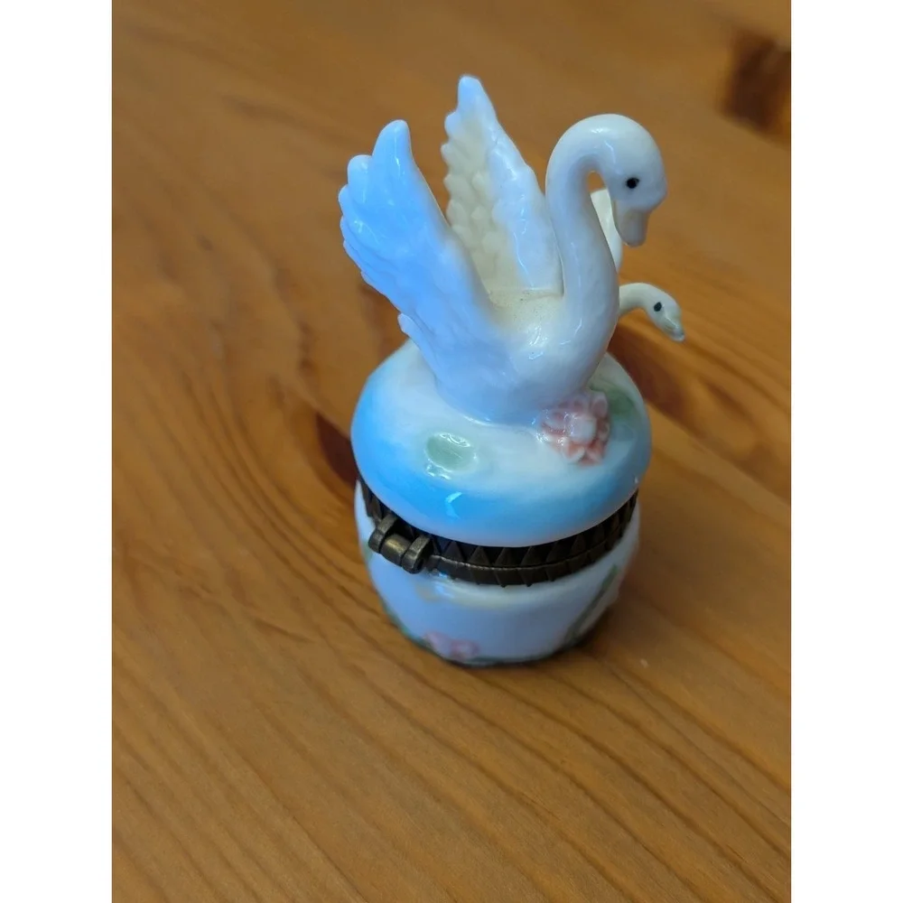 Dainty Vintage Porcelain Pair of Two Swans Small/Mini Trinket Box Hand Painted